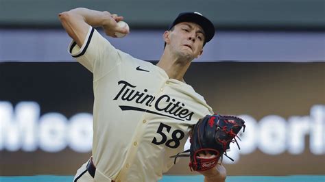 Braves beat skidding Twins 5.